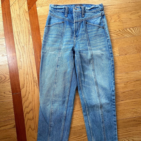 Abercrombie & Fitch Light Wash High Rise Balloon Leg 26 | 2 R - Picture 1 of 3